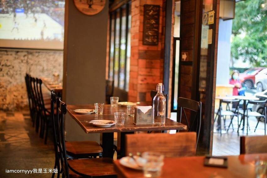 台北市大安區【台北大安】Waiting Bistro 餐酒館｜東區球賽轉播的餐酒館、任選精釀啤酒、巷弄間聚餐好地點