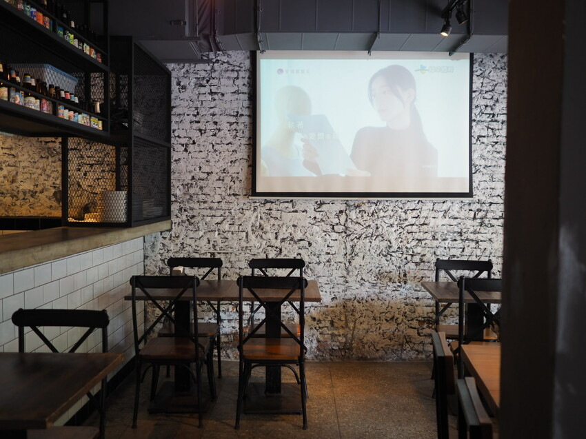 台北市大安區台北東區Waiting Bistro餐酒館 精選下酒菜、特色主食及異國多款精釀啤酒，運動迷必去的美食酒吧 精彩賽事不