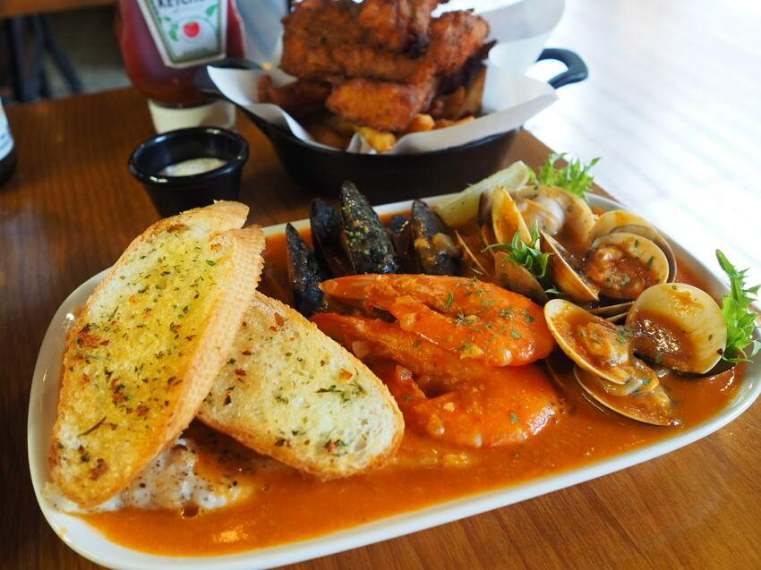 台北市大安區台北東區Waiting Bistro餐酒館 精選下酒菜、特色主食及異國多款精釀啤酒，運動迷必去的美食酒吧 精彩賽事不