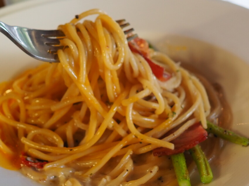 台北市大安區台北東區Waiting Bistro餐酒館 精選下酒菜、特色主食及異國多款精釀啤酒，運動迷必去的美食酒吧 精彩賽事不