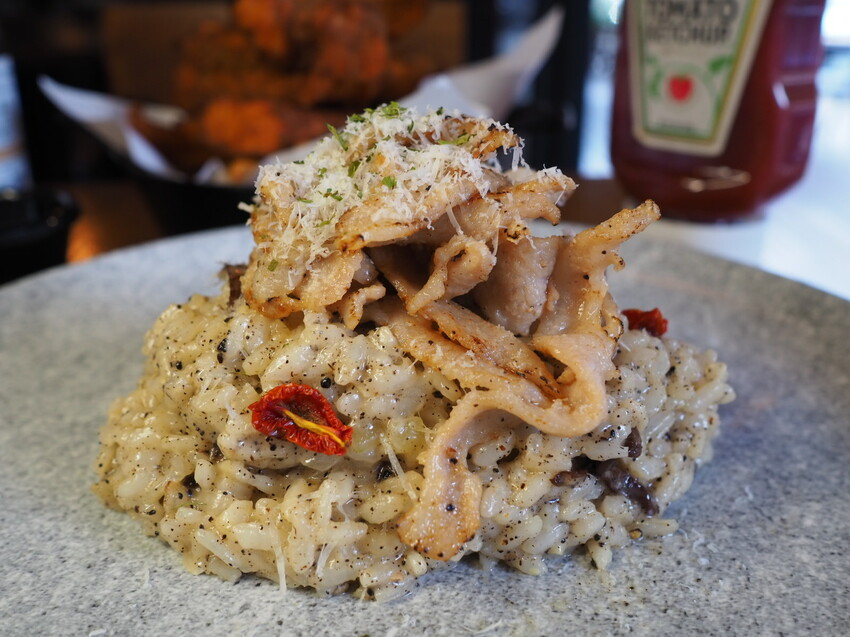 台北市大安區台北東區Waiting Bistro餐酒館 精選下酒菜、特色主食及異國多款精釀啤酒，運動迷必去的美食酒吧 精彩賽事不