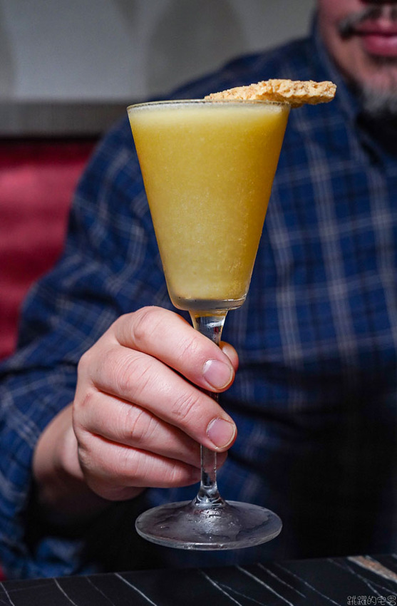 東區餐酒館新開店 LIFT Food & Drinks- 下班小酌放鬆推薦調酒 蒜悶蝦 義大利麵不能錯過 捷運忠孝復興