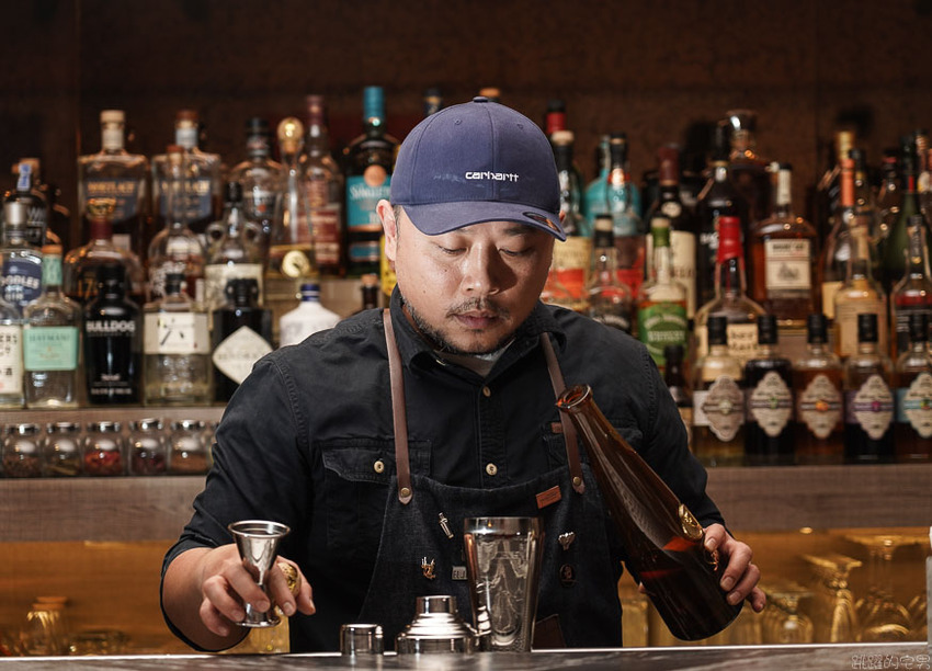 東區餐酒館新開店 LIFT Food & Drinks- 下班小酌放鬆推薦調酒 蒜悶蝦 義大利麵不能錯過 捷運忠孝復興