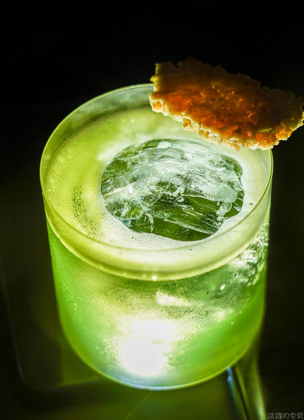 東區餐酒館新開店 LIFT Food & Drinks- 下班小酌放鬆推薦調酒 蒜悶蝦 義大利麵不能錯過 捷運忠孝復興