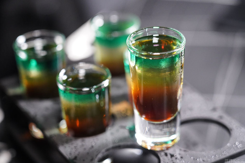 東區餐酒館新開店 LIFT Food & Drinks- 下班小酌放鬆推薦調酒 蒜悶蝦 義大利麵不能錯過 捷運忠孝復興