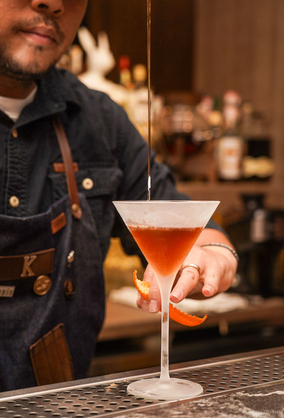 東區餐酒館新開店 LIFT Food & Drinks- 下班小酌放鬆推薦調酒 蒜悶蝦 義大利麵不能錯過 捷運忠孝復興