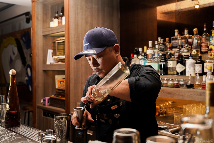 東區餐酒館新開店 LIFT Food & Drinks- 下班小酌放鬆推薦調酒 蒜悶蝦 義大利麵不能錯過 捷運忠孝復興