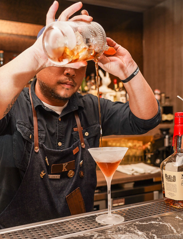 東區餐酒館新開店 LIFT Food & Drinks- 下班小酌放鬆推薦調酒 蒜悶蝦 義大利麵不能錯過 捷運忠孝復興