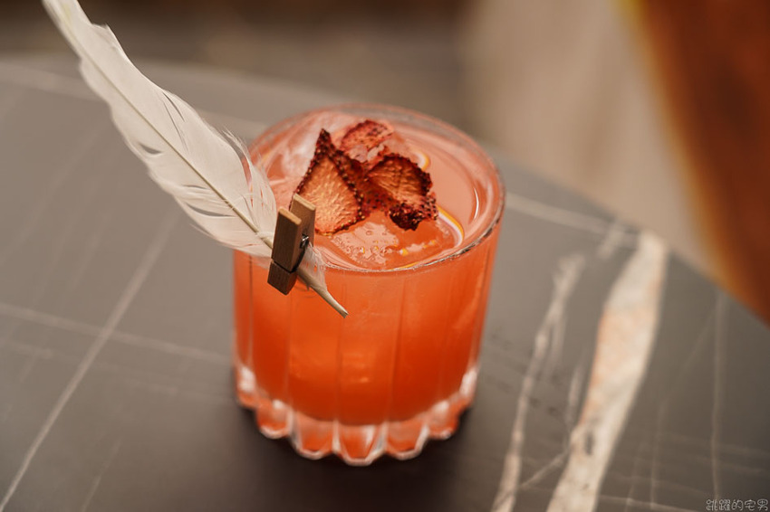 東區餐酒館新開店 LIFT Food & Drinks- 下班小酌放鬆推薦調酒 蒜悶蝦 義大利麵不能錯過 捷運忠孝復興