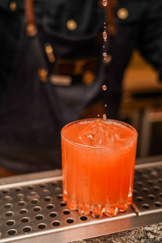 東區餐酒館新開店 LIFT Food & Drinks- 下班小酌放鬆推薦調酒 蒜悶蝦 義大利麵不能錯過 捷運忠孝復興