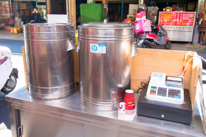 【臺南飲料】70年味道的古早味紅茶│紅茶+仙草併出古早味│使用冰鎮方式不添加冰塊│無添加香精香粉│鮮奶紅茶│古早味紅茶│古早味仙草茶｜仙草鮮奶茶~~My老爹紅茶屋 - 南人幫