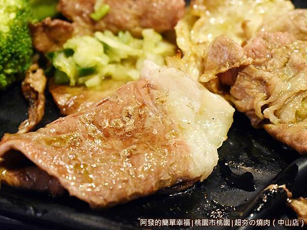 超夯の燒肉27-烤好的澳洲M9和牛.JPG