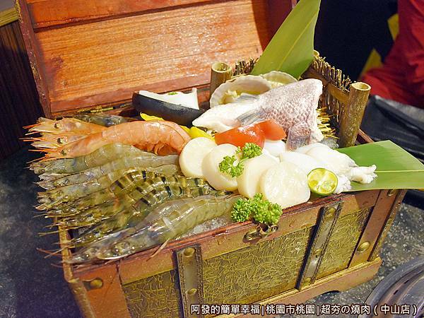 超夯の燒肉13-海鮮寶箱特寫.JPG