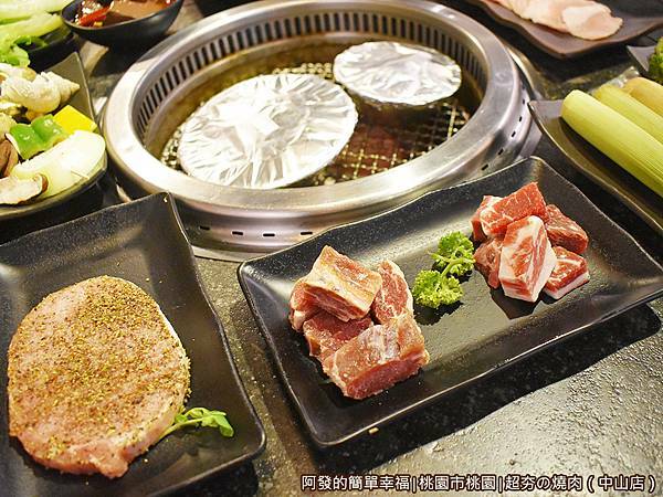 超夯の燒肉17-骰子牛牛肋條日式厚切香草豬.JPG