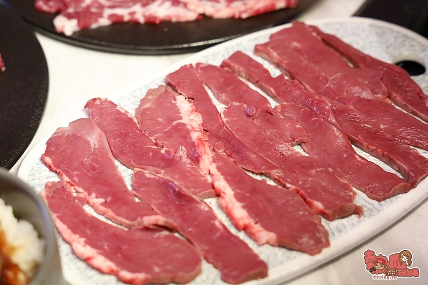 【台南火鍋】真的不是咖啡廳！韓系風格溫體牛肉火鍋店，台南吃牛肉的另類新選擇：牛苑 - 熱血玩台南。跳躍新世界