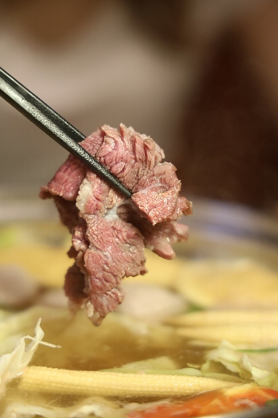 【台南火鍋】真的不是咖啡廳！韓系風格溫體牛肉火鍋店，台南吃牛肉的另類新選擇：牛苑 - 熱血玩台南。跳躍新世界