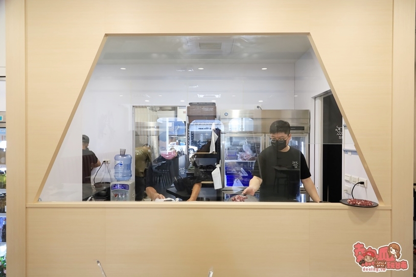 【台南火鍋】真的不是咖啡廳！韓系風格溫體牛肉火鍋店，台南吃牛肉的另類新選擇：牛苑 - 熱血玩台南。跳躍新世界