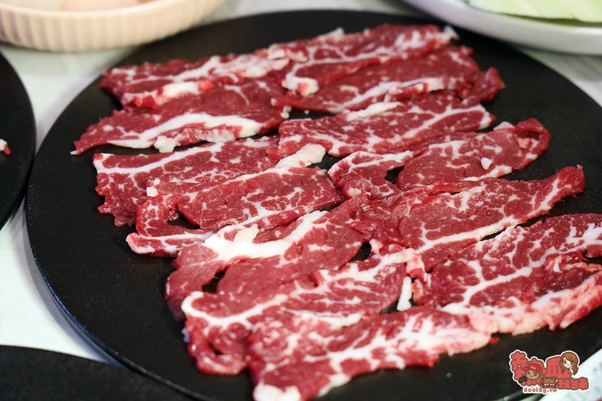 【台南火鍋】真的不是咖啡廳！韓系風格溫體牛肉火鍋店，台南吃牛肉的另類新選擇：牛苑 - 熱血玩台南。跳躍新世界