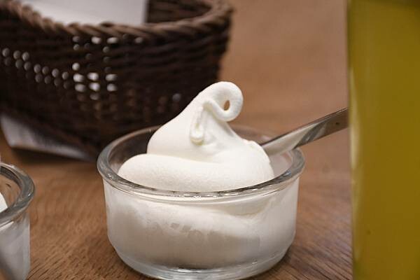 高雄市前金區高雄最美圓環，打造日式風味的茶屋！【Wired Chaya 高雄大立店】結合書店，打造書香味～高雄茶屋