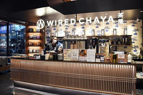 高雄市前金區高雄最美圓環，打造日式風味的茶屋！【Wired Chaya 高雄大立店】結合書店，打造書香味～高雄茶屋