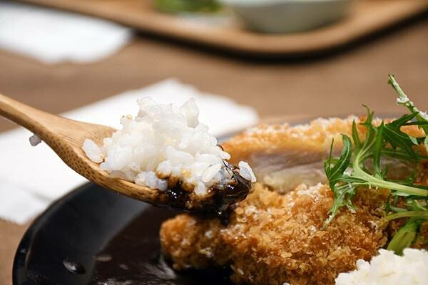 高雄市前金區高雄最美圓環，打造日式風味的茶屋！【Wired Chaya 高雄大立店】結合書店，打造書香味～高雄茶屋