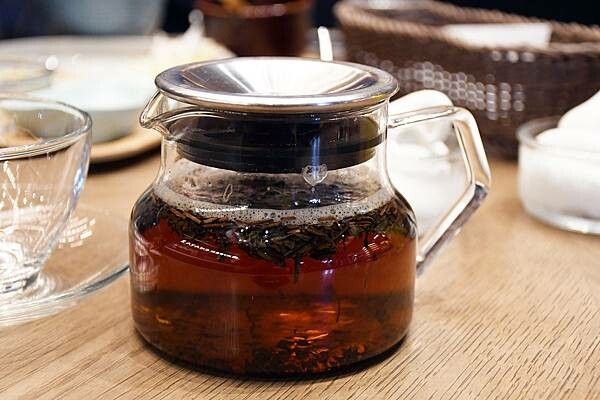 高雄市前金區高雄最美圓環，打造日式風味的茶屋！【Wired Chaya 高雄大立店】結合書店，打造書香味～高雄茶屋