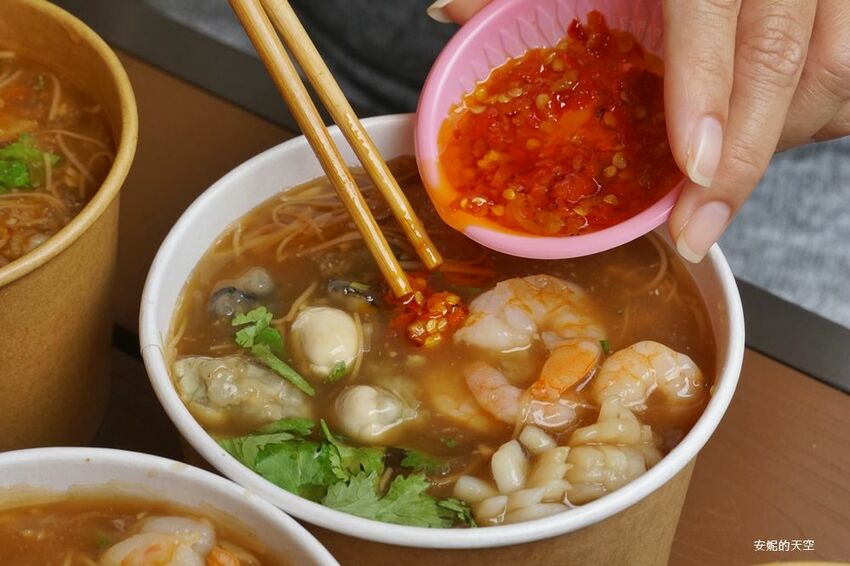 [土城 麵鬍子 福氣貨櫃市集]麵線控必訪  大腸麵線好吃到爆炸 中南部黑白醬肉圓這裡也吃得到 - 安妮的天空