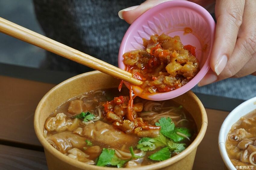 [土城 麵鬍子 福氣貨櫃市集]麵線控必訪  大腸麵線好吃到爆炸 中南部黑白醬肉圓這裡也吃得到 - 安妮的天空