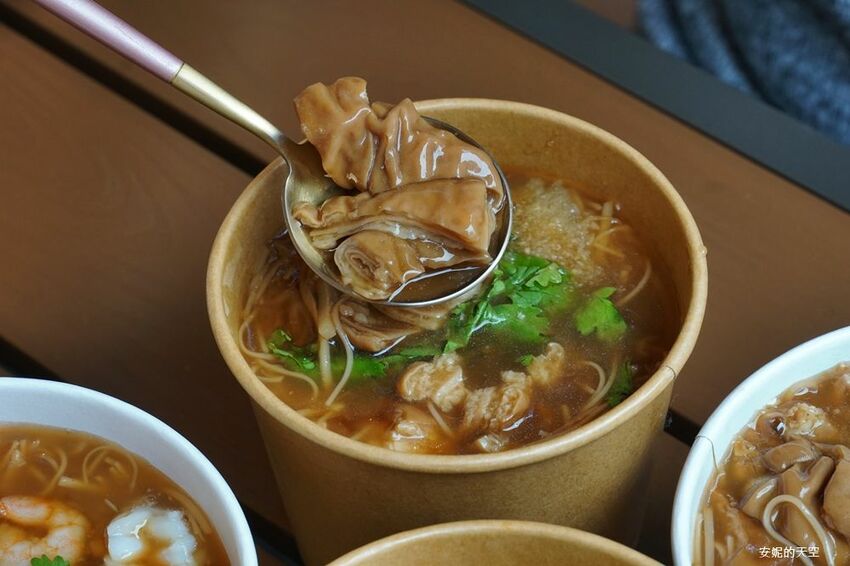 [土城 麵鬍子 福氣貨櫃市集]麵線控必訪  大腸麵線好吃到爆炸 中南部黑白醬肉圓這裡也吃得到 - 安妮的天空