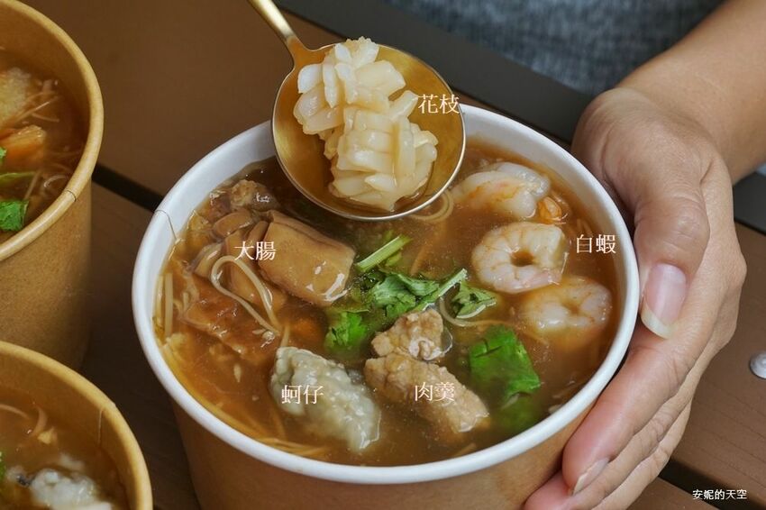 [土城 麵鬍子 福氣貨櫃市集]麵線控必訪  大腸麵線好吃到爆炸 中南部黑白醬肉圓這裡也吃得到 - 安妮的天空