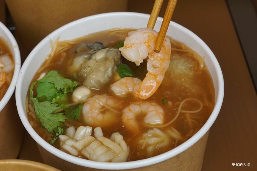 [土城 麵鬍子 福氣貨櫃市集]麵線控必訪  大腸麵線好吃到爆炸 中南部黑白醬肉圓這裡也吃得到 - 安妮的天空