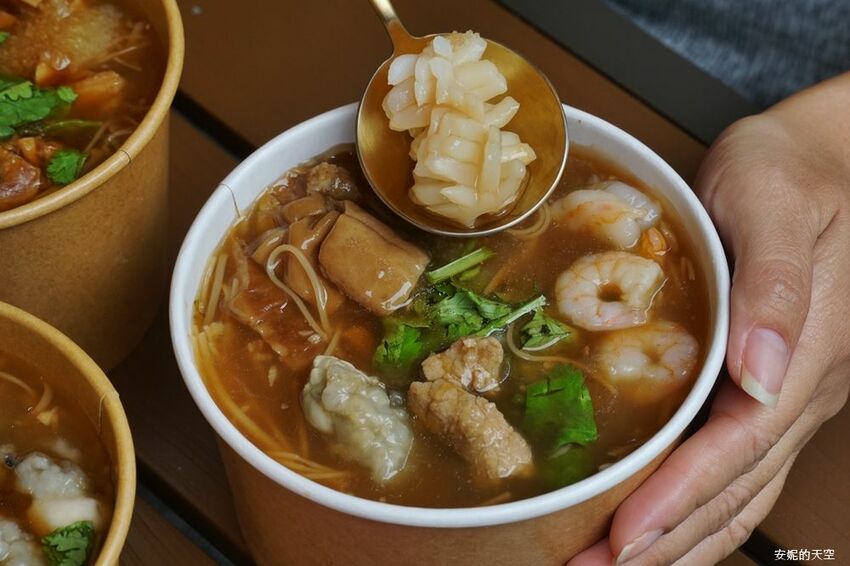 [土城 麵鬍子 福氣貨櫃市集]麵線控必訪  大腸麵線好吃到爆炸 中南部黑白醬肉圓這裡也吃得到 - 安妮的天空