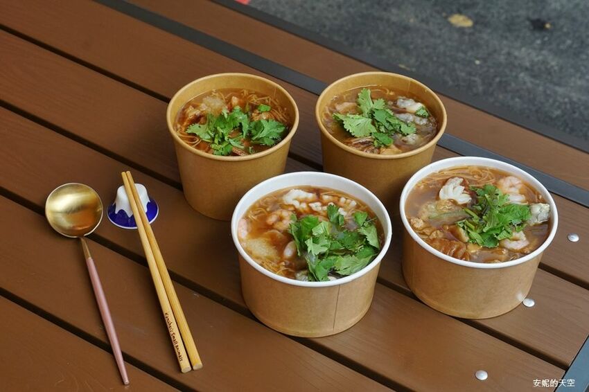 [土城 麵鬍子 福氣貨櫃市集]麵線控必訪  大腸麵線好吃到爆炸 中南部黑白醬肉圓這裡也吃得到 - 安妮的天空