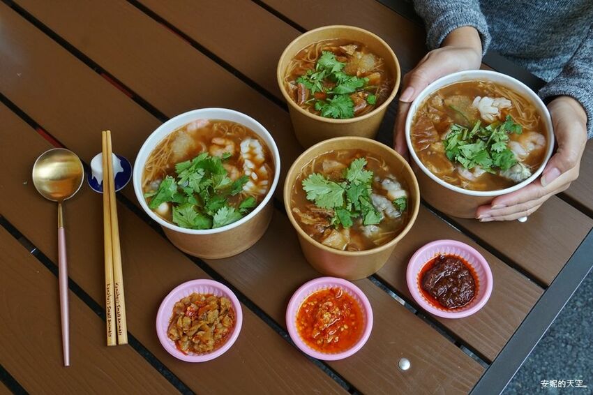 [土城 麵鬍子 福氣貨櫃市集]麵線控必訪  大腸麵線好吃到爆炸 中南部黑白醬肉圓這裡也吃得到 - 安妮的天空