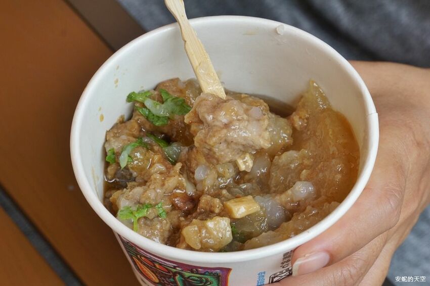 [土城 麵鬍子 福氣貨櫃市集]麵線控必訪  大腸麵線好吃到爆炸 中南部黑白醬肉圓這裡也吃得到 - 安妮的天空