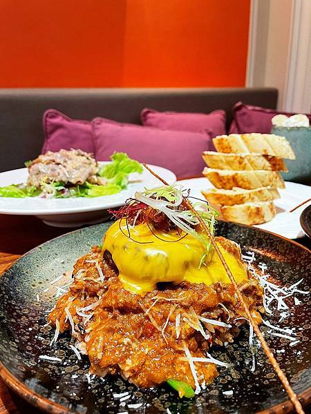 林口三井│eat enjoy意享美式餐廳-地表最強千層蛋糕，被美式餐廳耽誤的甜點店