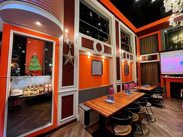 林口三井│eat enjoy意享美式餐廳-地表最強千層蛋糕，被美式餐廳耽誤的甜點店-挑高空間