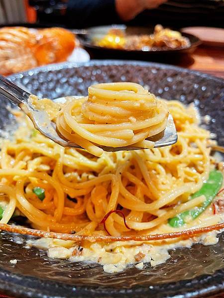 林口三井│eat enjoy意享美式餐廳-地表最強千層蛋糕，被美式餐廳耽誤的甜點店-龍蝦蛤蠣痛風義大利麵