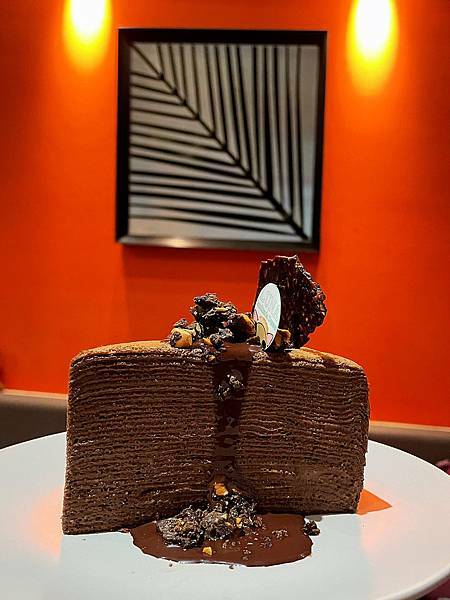 林口三井│eat enjoy意享美式餐廳-地表最強千層蛋糕，被美式餐廳耽誤的甜點店-榛果巧克力千層蛋糕