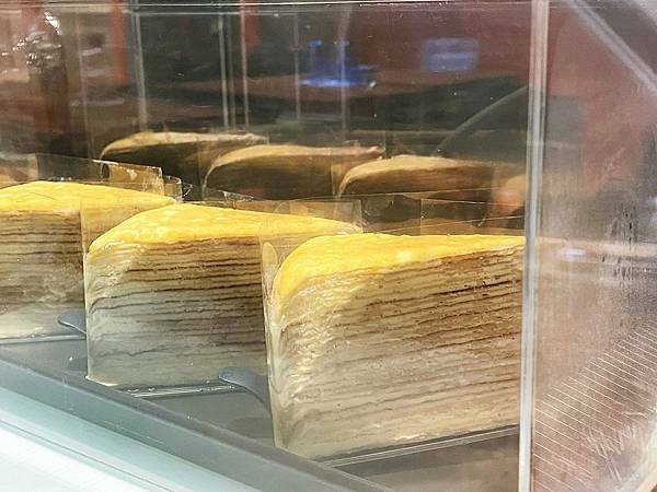 林口三井│eat enjoy意享美式餐廳-地表最強千層蛋糕，被美式餐廳耽誤的甜點店-招牌千層蛋糕