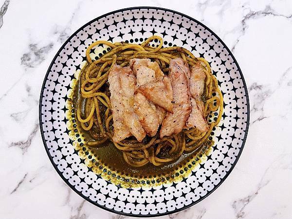 青醬松阪豬義大利麵-eat enjoy意享美式餐廳：DIY冷藏餐盒超值組-義大利麵自己煮