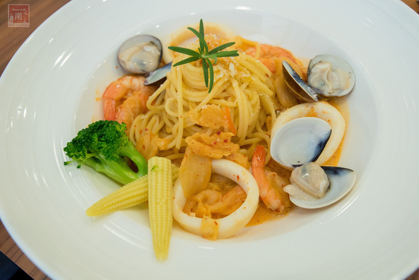 【臺南美食】舒適小清新用餐空間｜單點170元起附飲料｜升級套餐80元｜當月壽星享折扣｜義大利麵｜下午茶｜套餐｜燉飯~~JACARANDA小森活 - 南人幫