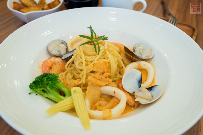 【臺南美食】舒適小清新用餐空間｜單點170元起附飲料｜升級套餐80元｜當月壽星享折扣｜義大利麵｜下午茶｜套餐｜燉飯~~JACARANDA小森活 - 南人幫