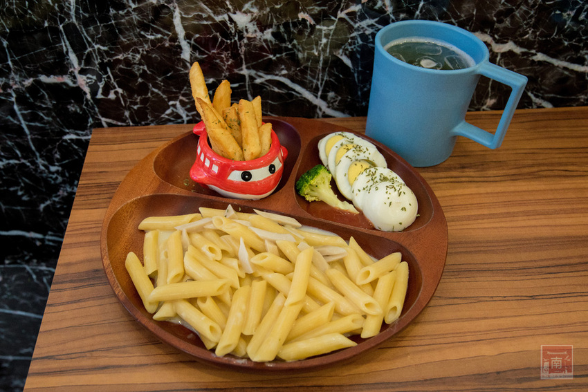 【臺南美食】舒適小清新用餐空間｜單點170元起附飲料｜升級套餐80元｜當月壽星享折扣｜義大利麵｜下午茶｜套餐｜燉飯~~JACARANDA小森活 - 南人幫