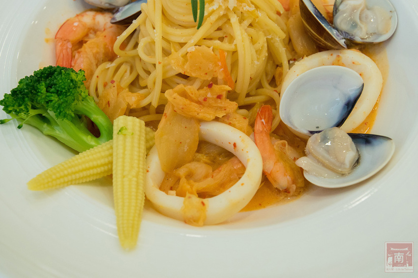 【臺南美食】舒適小清新用餐空間｜單點170元起附飲料｜升級套餐80元｜當月壽星享折扣｜義大利麵｜下午茶｜套餐｜燉飯~~JACARANDA小森活 - 南人幫