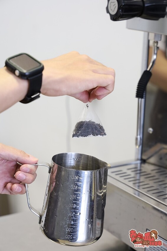 【台南飲料】茶金迷來報到！茶金劇中的東方美人茶這裡喝的到：醇白 Arctic White - 熱血玩台南。跳躍新世界