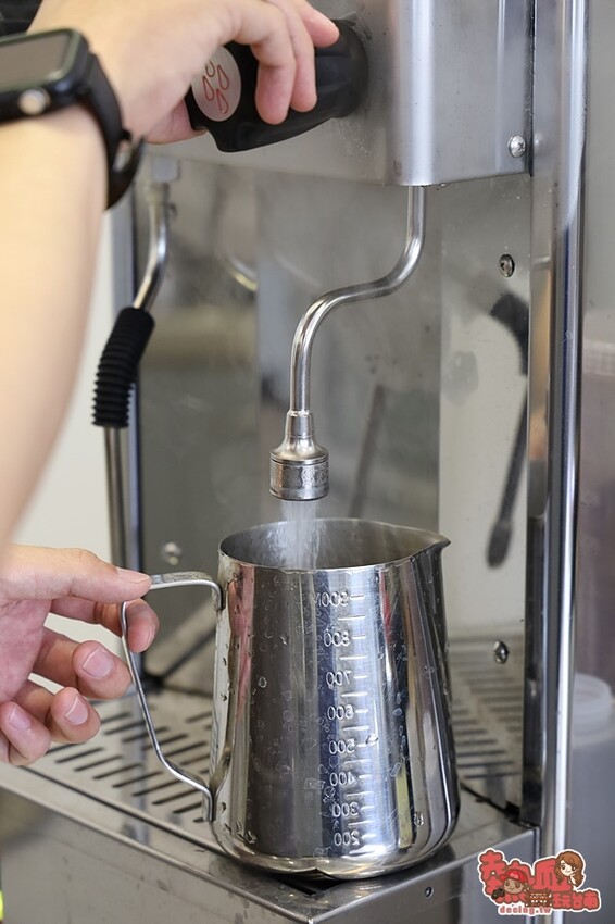 【台南飲料】茶金迷來報到！茶金劇中的東方美人茶這裡喝的到：醇白 Arctic White - 熱血玩台南。跳躍新世界