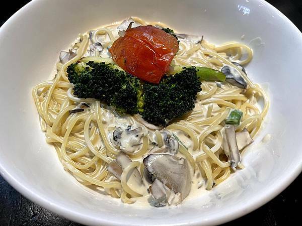 藍色馬克蔬食義大利餐廳-煙燻起司奶油義大利麵