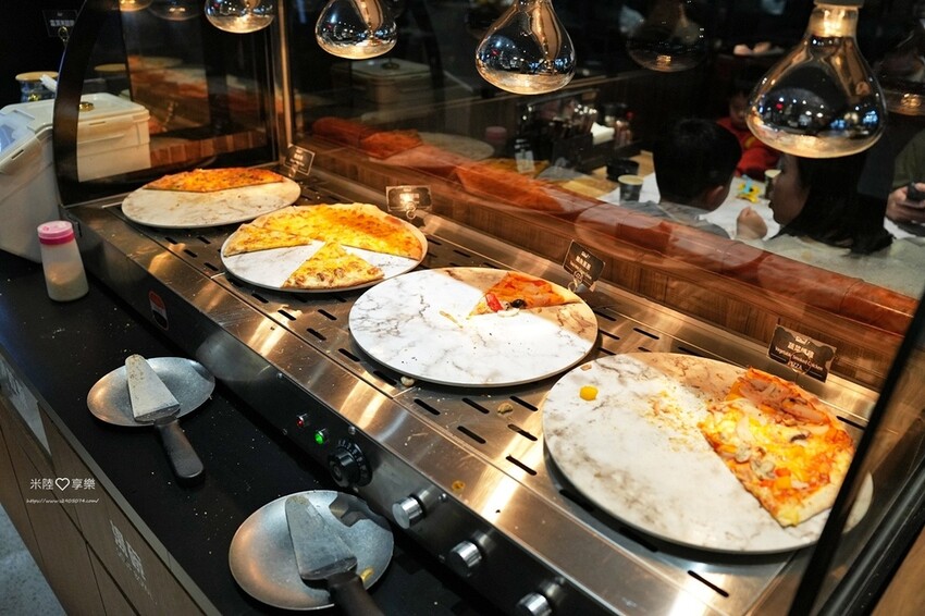 竹北-很牛炭燒牛排(竹北勝利店)✔披薩吃到飽、口味多好好吃✔ 竹北-很牛炭燒牛排(竹北勝利店)✔披薩吃到飽、口味多好好吃✔