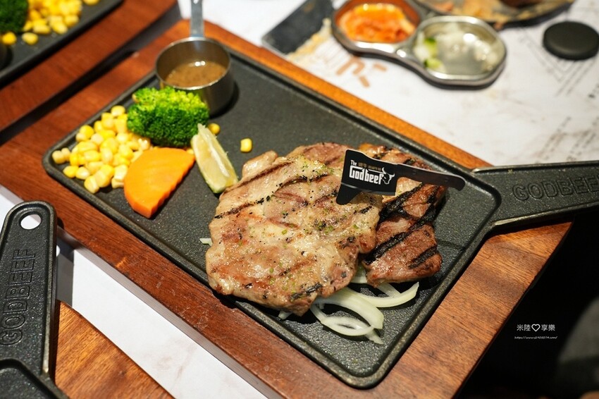 竹北-很牛炭燒牛排(竹北勝利店)✔披薩吃到飽、口味多好好吃✔ 竹北-很牛炭燒牛排(竹北勝利店)✔披薩吃到飽、口味多好好吃✔